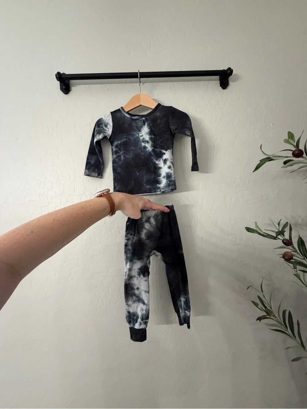 Cozys Tie-Dye Black & White Baby Pajama Set